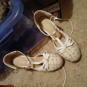 Elegant White Women's Shoes with Bow Detail